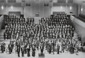De koren ECOK, Sursum Corda en het Euregio Konzertgesellschaft Stadtlohn met solisten en het Orkest van het Oosten tijdens de uitvoering van het Requiem van Verdi in het Muziekcentrum in Enschede op 14 oktober 2011 onder leiding van dirigent Eric Kotterink.